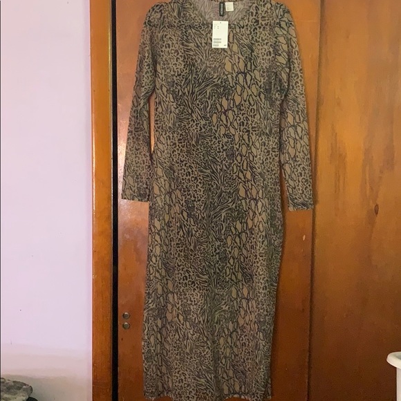 H&M Dresses & Skirts - Animal print midi dress